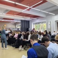 "Читаем о Байкале": Студенты Иркутского технологического колледжа в юношеской библиотеке имени Уткина
