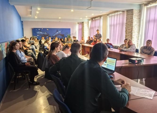 Студенты Иркутского технологического колледжа узнали о службе по контракту!