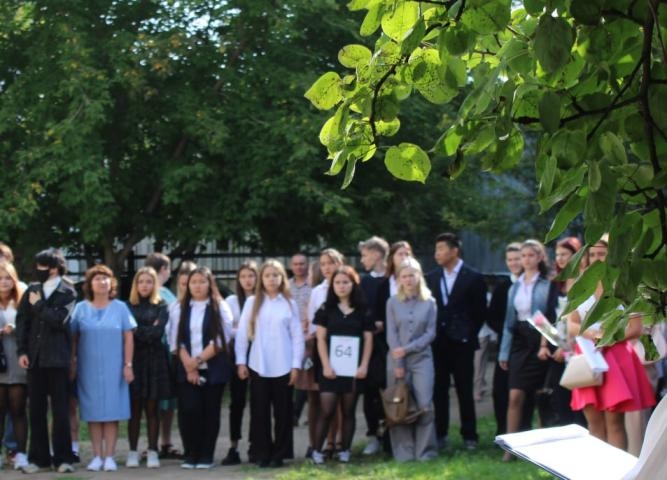 В Иркутском технологическом колледже состоялась торжественная линейка по случаю Дня знаний 2023