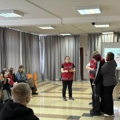 Навыки, спасающие жизни: мастер-класс от «Красного Креста» в Иркутском технологическом колледже
