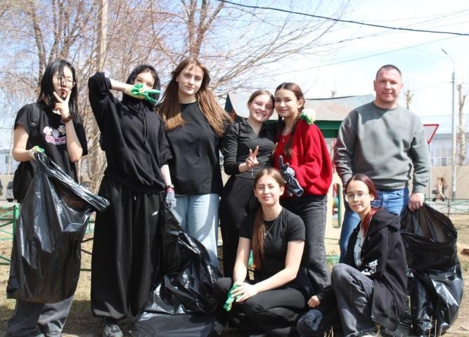 ЧИСТОТА НАЧИНАЕТСЯ С НАС: студенты ИТК вышли на общегородской субботник