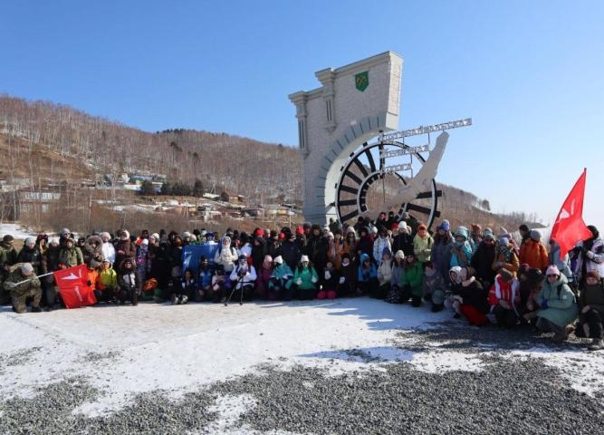 Ледовый переход по Байкалу: 8 км сквозь зиму!