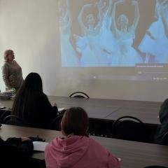За кулисами великого искусства: в нашем колледже прошло занятие «Разговоры о важном»