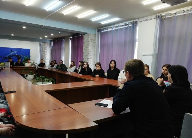 Студенты-юристы обсуждают киберпреступность с сотрудниками МВД