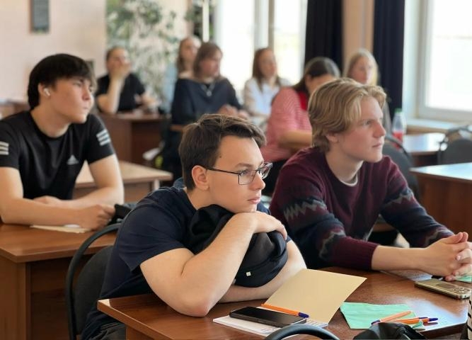ИСКРУ ТУШИМ ДО ПОЖАРА, БЕДУ ОТВОДИМ ДО УДАРА